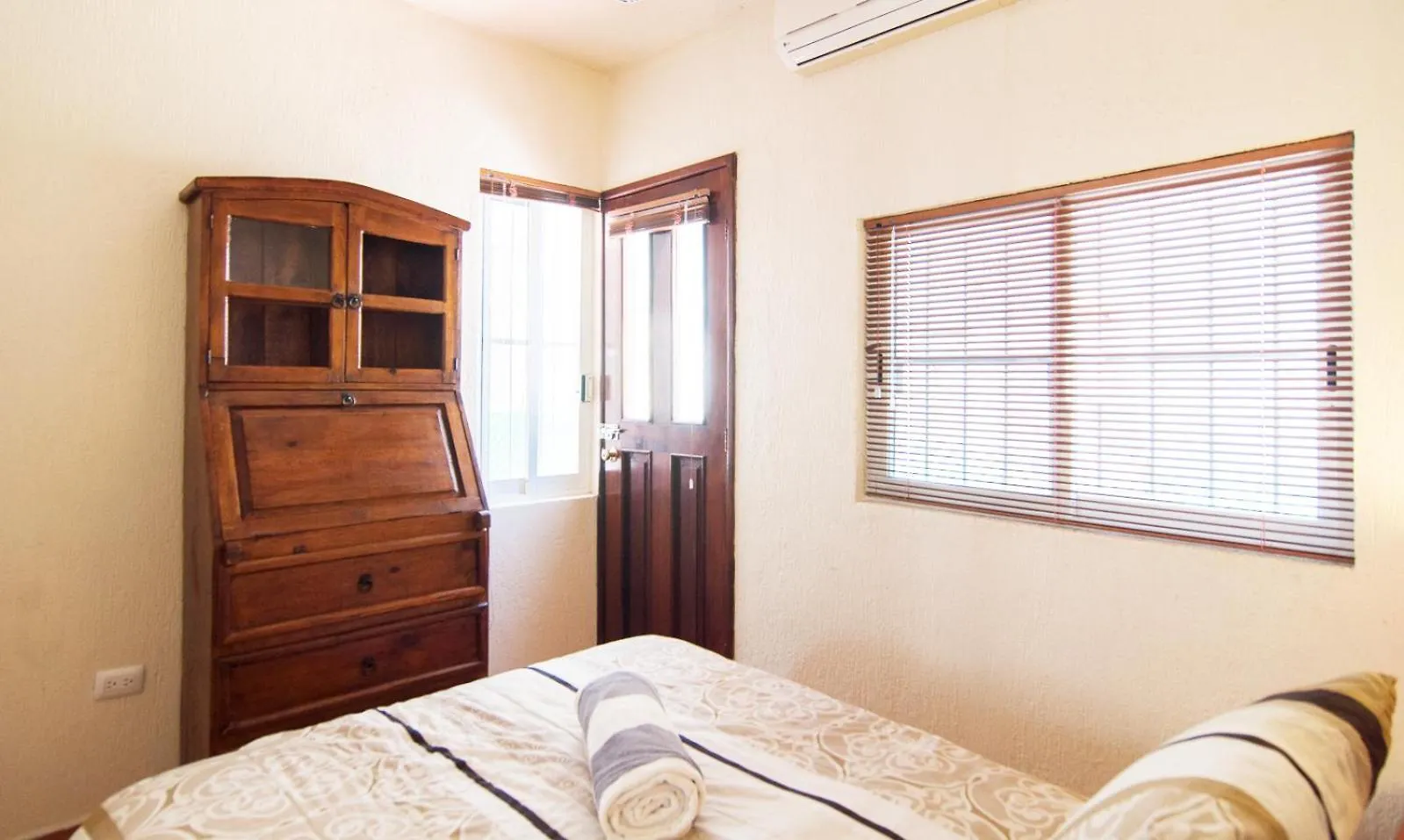 Beachfront 2Br Condo In Playa I Steps To 5Th Ave! Playa del Carmen Mexiko